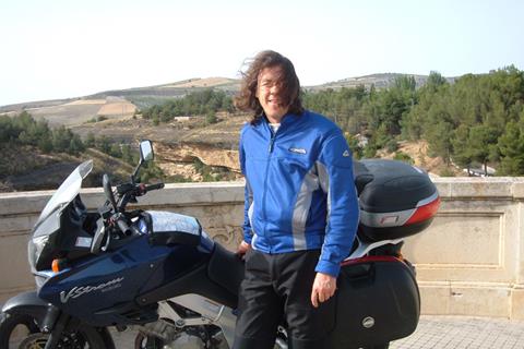 Alan Davies sells his V-Strom for Riders for Health