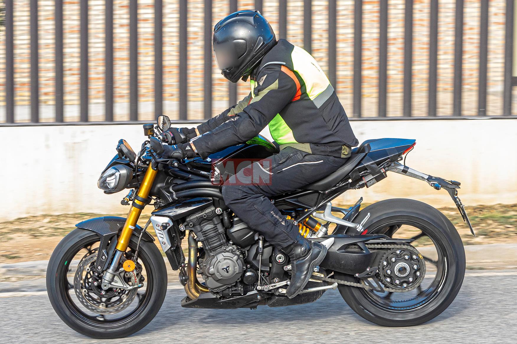 Triumph speed triple rs deals 2021 test