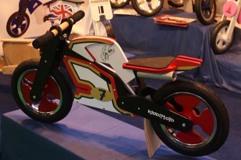 Kiddimoto unveils Barry Sheene replica