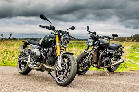 BMW R12 nineT vs Triumph Speed Twin 1200 | Roaring Roadsters - Old-school looks meet modern performance... but which is best?