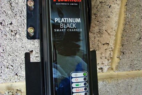 Acumen Platinum smart charger back in black