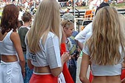 Brands was such an event that even the pitlane marshals had their own brolly girls