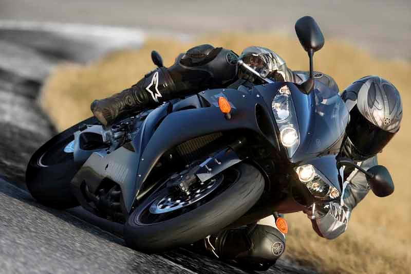 YAMAHA R1 (2004-2006) Review | Speed, Specs & Prices