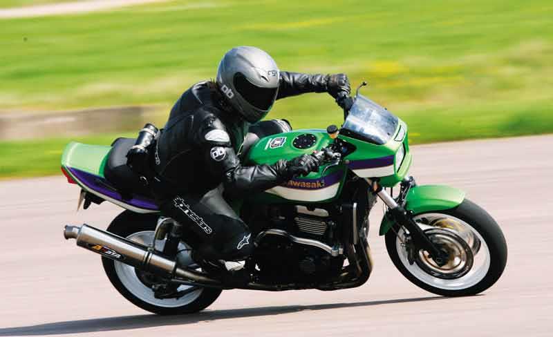 KAWASAKI ZRX1100 (1997-2001) Review | Specs & Prices