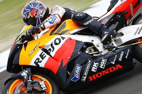 GP: Pedrosa stays top