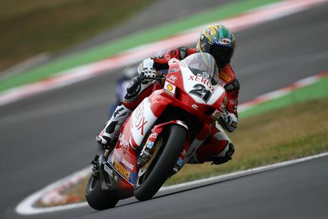 Bayliss tops qualifying