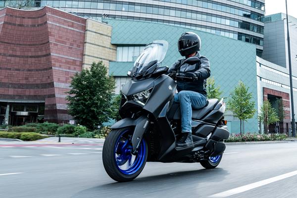 Yamaha announce tech-heavy updates to practical XMAX 300 and 125 scooters for 2025