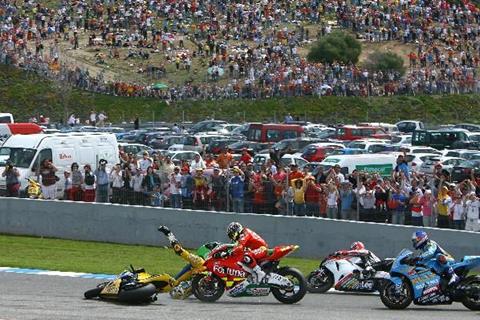 Rossi on guard at turn one