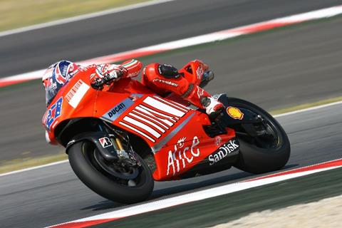 Catalunya MotoGP: Stoner wins titanic battle