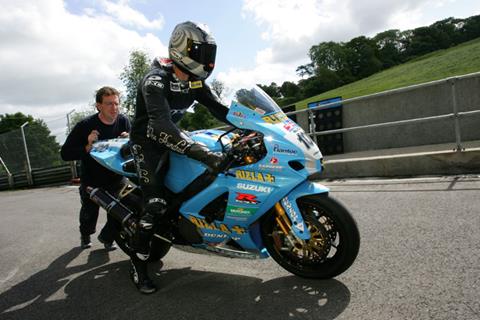 Neil Hodgson settles in at Rizla Suzuki's British Superbike test