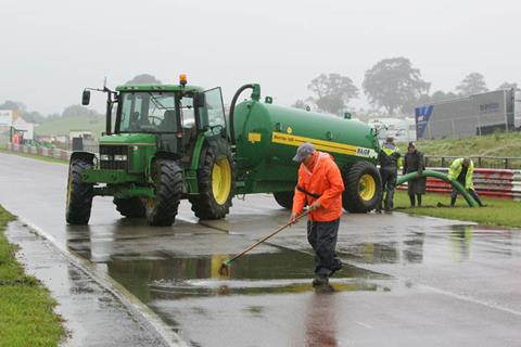 Mallory Park British Superbikes: practice delayed after continued rain