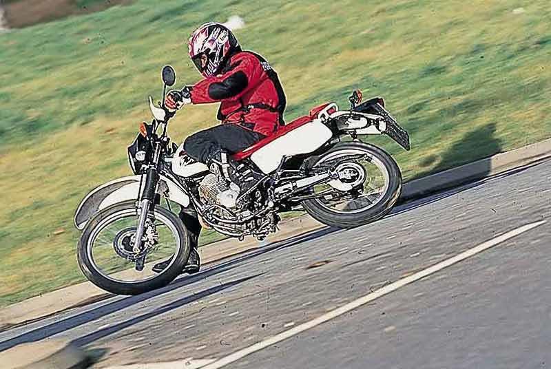 HONDA XLR125 (1997-2002) Review | Speed, Specs & Prices