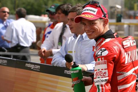 Brno MotoGP: Casey Stoner wins as Valentino Rossi's title hopes fade