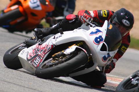 Triumph 675 racing 