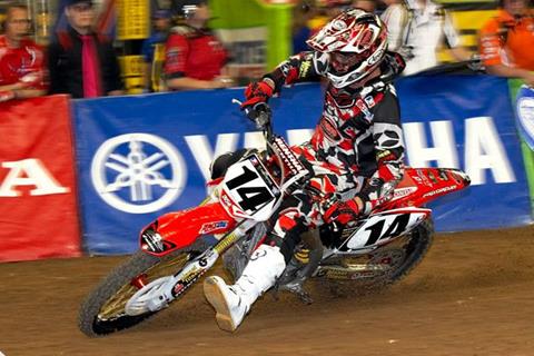 Kevin Windham wins Daytona Supercross mudfest