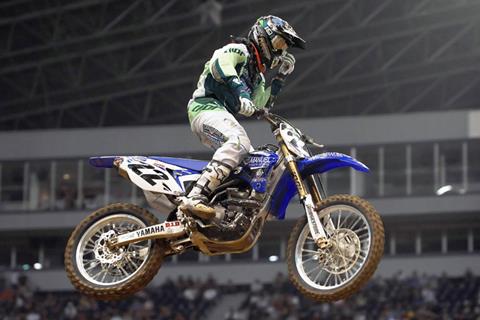 AMA Supercross: Chad Reed pulls away as Ryan Villopoto starts to apply the pressure