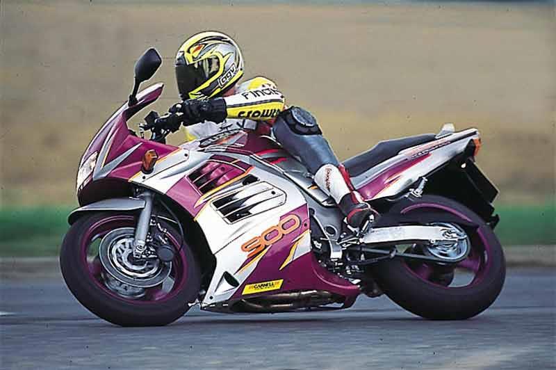 SUZUKI RF900 (1995-1999) Review | Speed, Specs & Prices