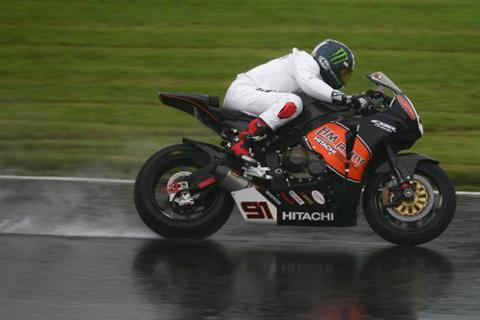 Knockhill  British Superbikes: Haslam takes pole