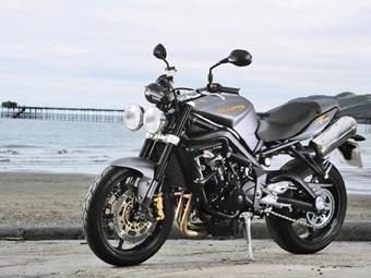 TRIUMPH STREET TRIPLE R (2008-2012) review