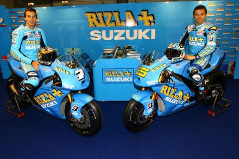 Chris Vermuelen and Loris Capirossi show off 2009 Suzuki colours