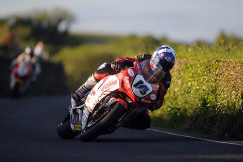 Isle of Man TT: Amor aiming for the podium