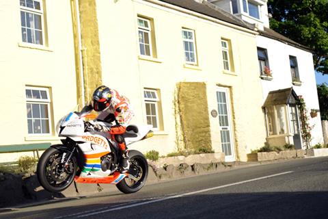 Isle of Man TT: Ian Hutchinson wins Supersport race