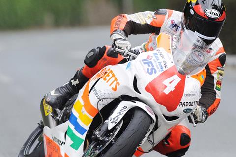 Isle of Man TT: Hutchinson wins sensational Superstock race