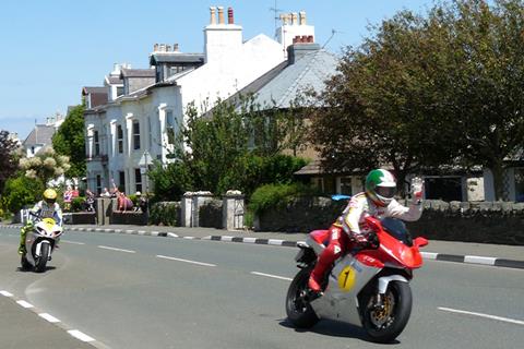 Rossi and Agostini approaching Whitegates