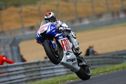 Jorge Lorenzo signs new Yamaha deal