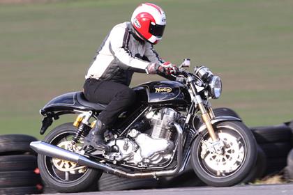 NORTON COMMANDO 961 SE (2009-on)