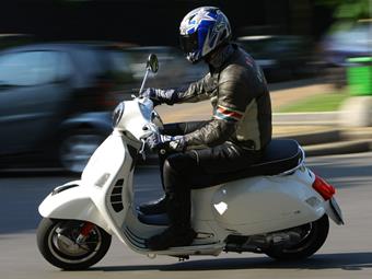 PIAGGIO VESPA GTS300 (2009-2019) review