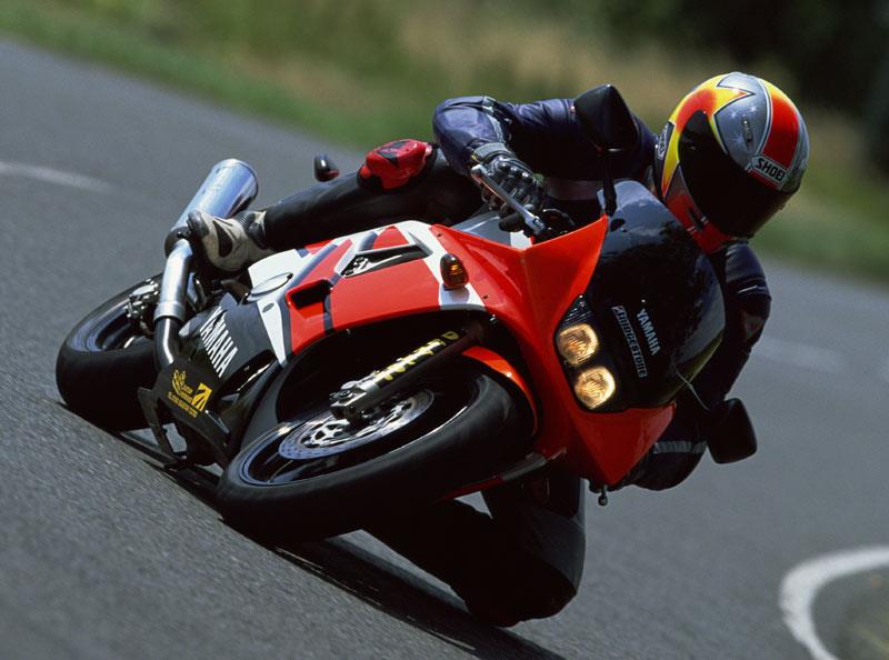 YAMAHA FZR400 (1988-1994) Review | Speed, Specs & Prices