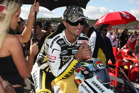 Colin Edwards ends 2009 on the toilet