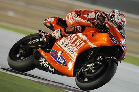 Qatar MotoGP: Casey Stoner edges out Valentino Rossi