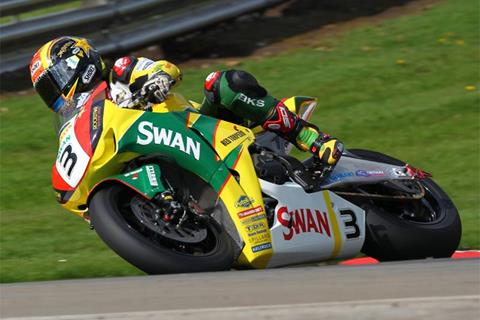 Oulton BSB: Easton victorious in race 1