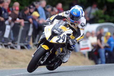 Amor wins Dundrod 150 superbike