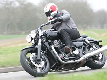 TRIUMPH THUNDERBIRD 1700 STORM (2011-2018) review