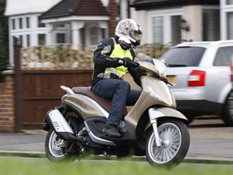 PIAGGIO BEVERLY 300 (2011-on) review