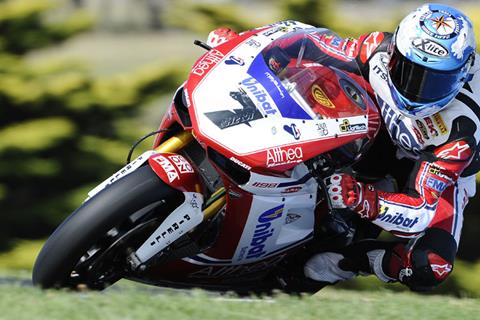 Phillip Island WSB test: First blood to Checa