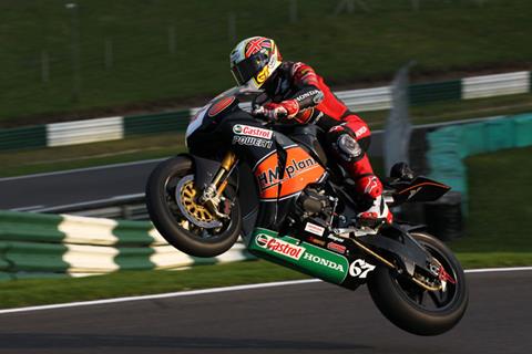 Brands Hatch BSB: Shane Byrne takes round one pole