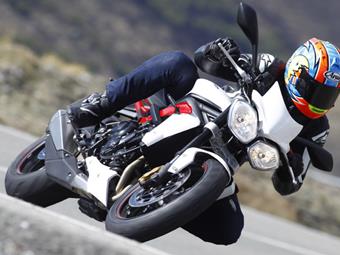 TRIUMPH STREET TRIPLE R (2013-on) review