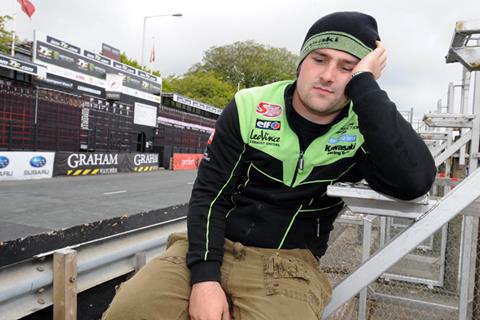 Isle of Man TT: Senior race delayed until 5:15pm