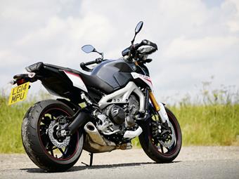 YAMAHA MT-09 SR (2014-2020) review