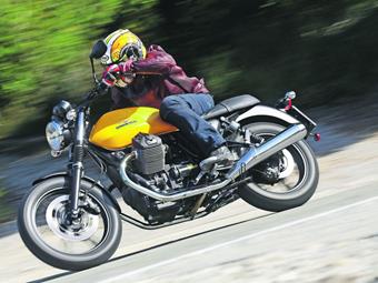 MOTO-GUZZI V7 STONE (2014-2017) review