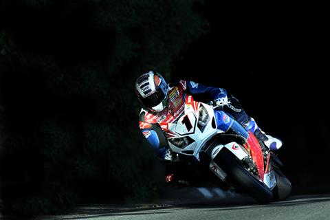 Isle of Man  TT: Friday Practice - Final Qualifying Session Cut Short