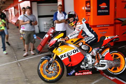 Casey Stoner bemused by front tyre switch 