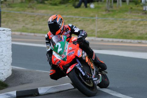 Isle of Man TT: Farquhar takes third TT win