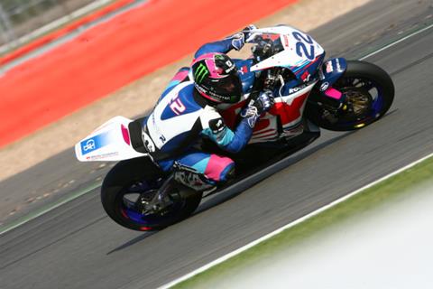 Silverstone BSB: Lowes sets pole