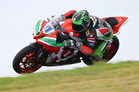 WSS Phillip Island: Lowes cruises to pole