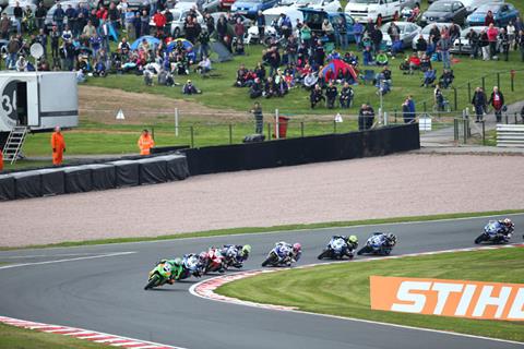 Oulton BSS: Seeley pips Easton at last corner for the win